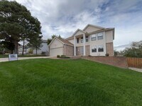 Building Photo - Northwest Tri-Level 5 Bedroom Home For Rent!