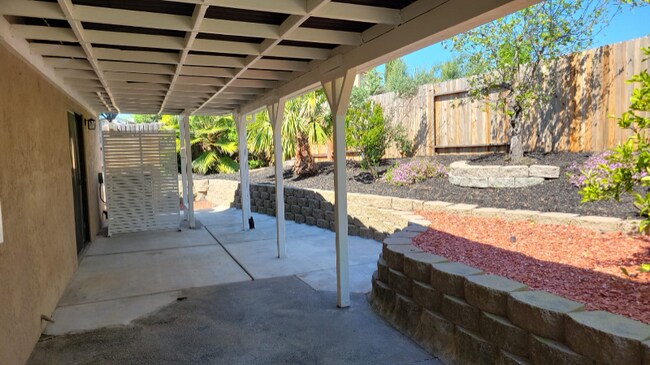 Building Photo - 5921 Clay Basket Dr