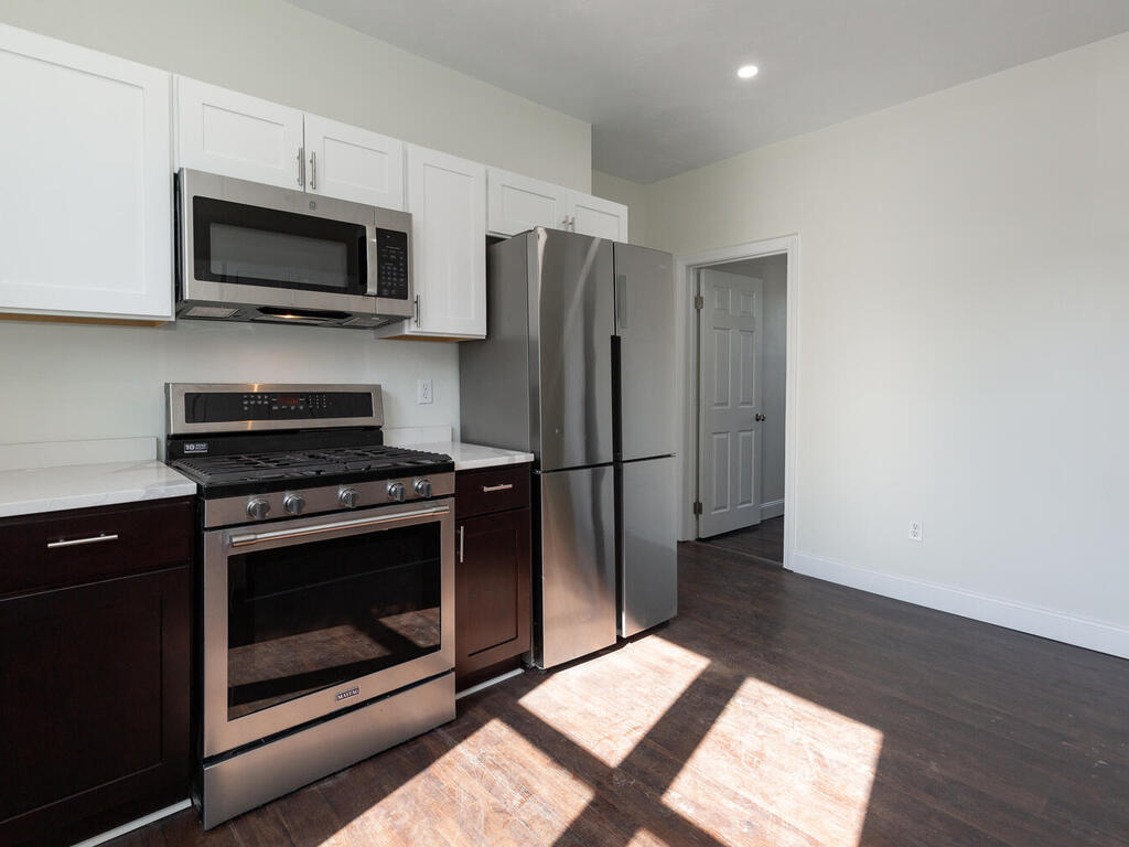 Building Photo - 35 Valley St