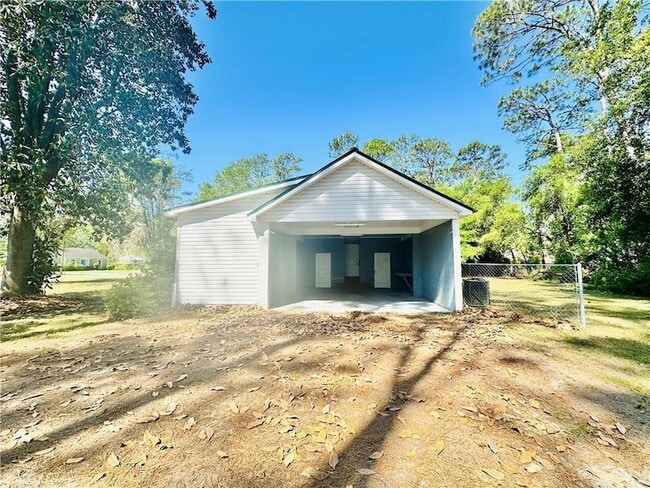 Building Photo - 1005 Seminole Trail