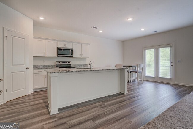 Building Photo - 7061 Rochford Dr