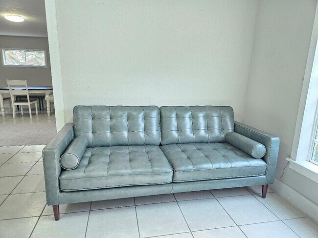 Building Photo - 2021 W Main St