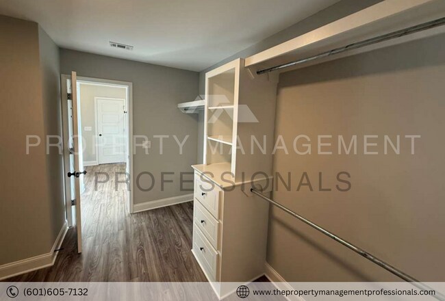 Building Photo - 563 Patrick Farms Dr