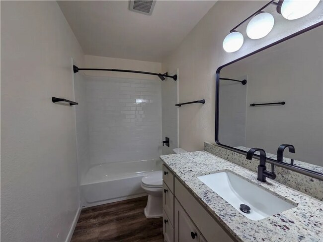 Building Photo - 412 W Swallow Cir