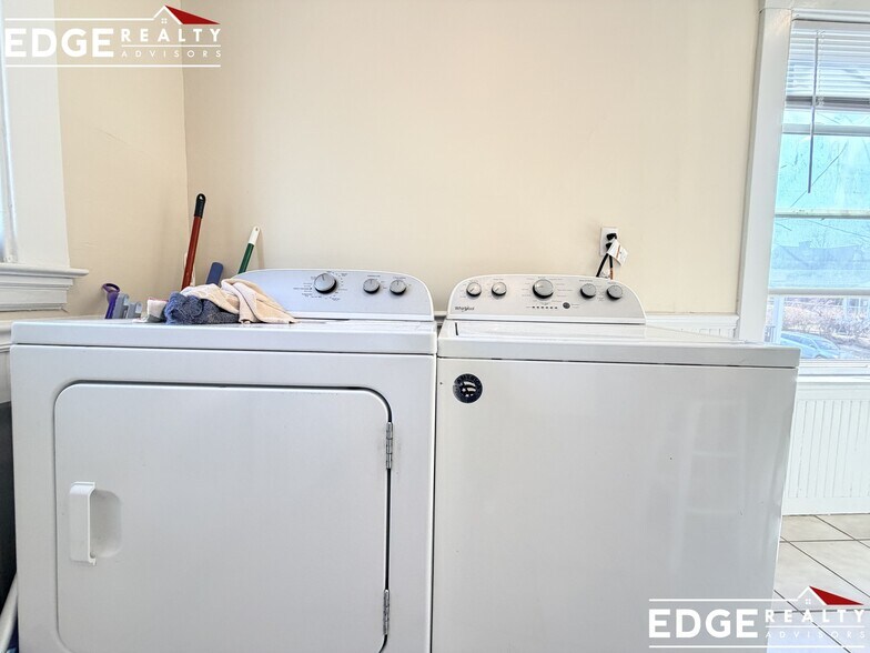 Building Photo - 73 Leicester St