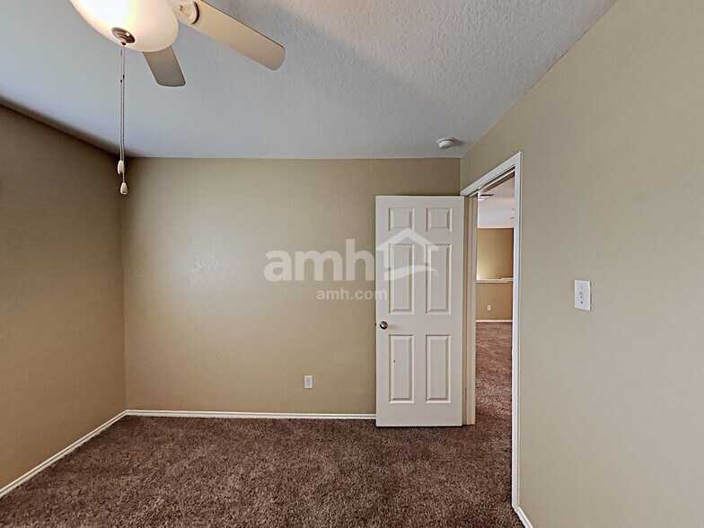 Building Photo - 9247 Pacific Maple