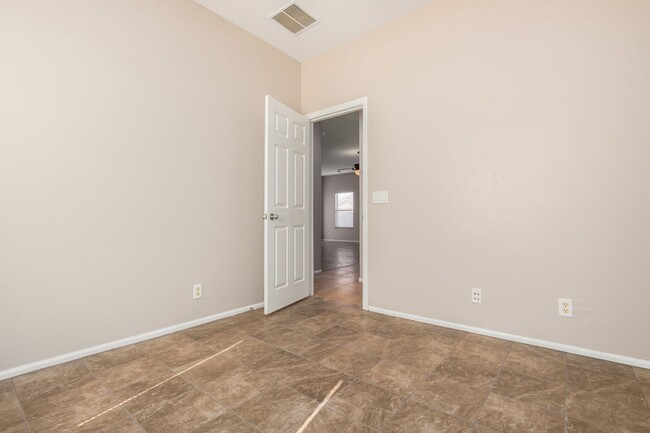 Building Photo - Check out this 3 bed/2 bath LARGE CORNER LOT!