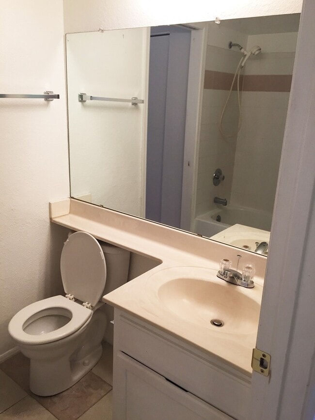 Building Photo - **COMFORTABLE 2br/2ba TOWNHOME (GILBERT & ...