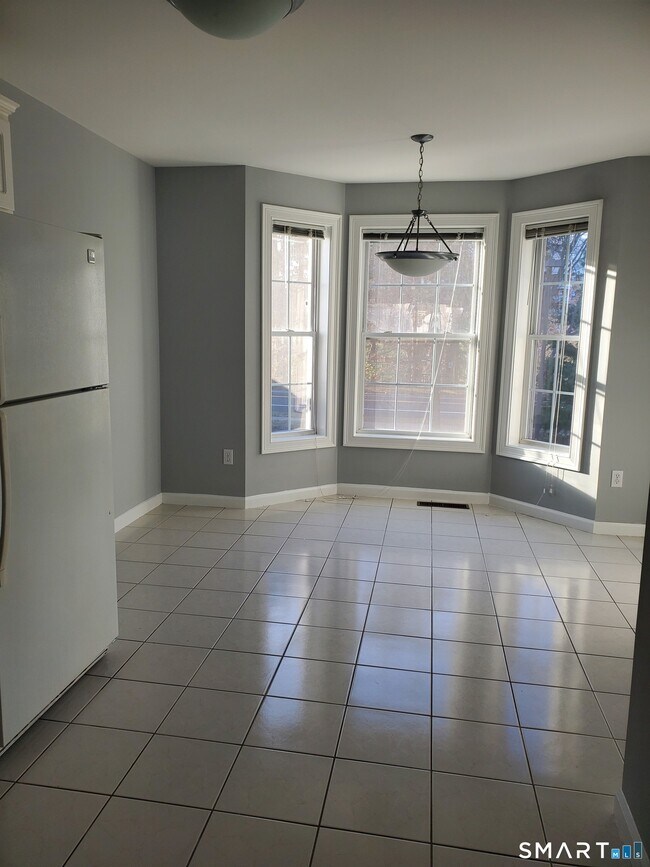 Building Photo - 157 Leeder Hill Dr