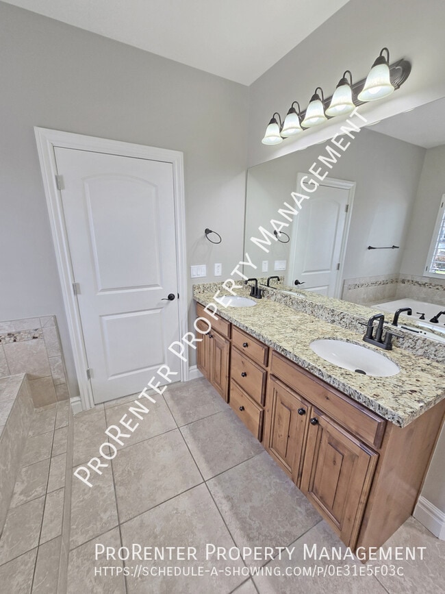 Building Photo - 843 Eaglepointe Dr