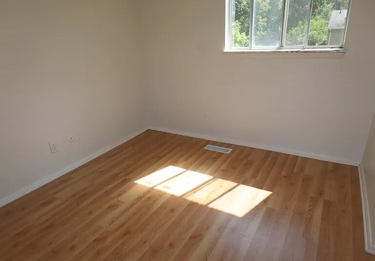 Building Photo - 3700 Malibu Dr