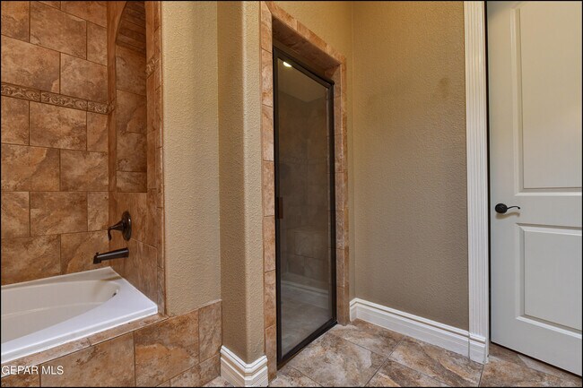 Building Photo - 7379 Black Mesa Dr