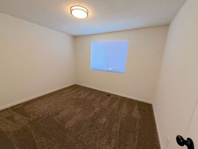 Building Photo - NW Reno Single Story House - 2 Car Garage/Fully Landscaped Yard