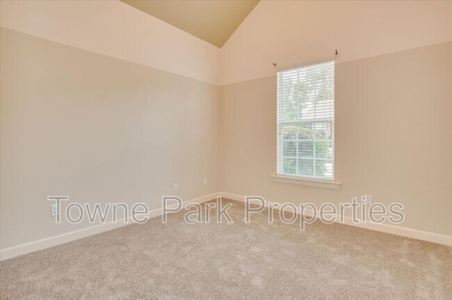 Building Photo - 1661 Jamestown Ave