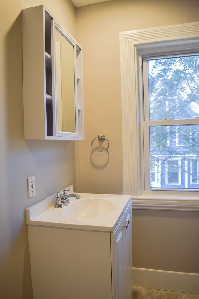 Building Photo - 113 Railroad Ave