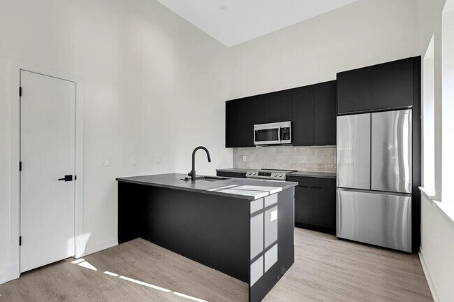 Building Photo - 500 N 13th St