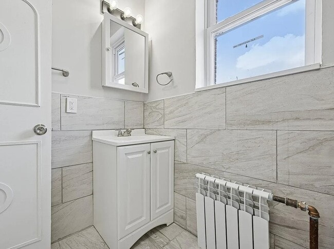 Building Photo - 1343 N Allison St