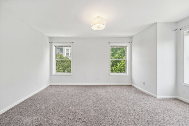 Building Photo - Beautiful 2-bedroom condo!