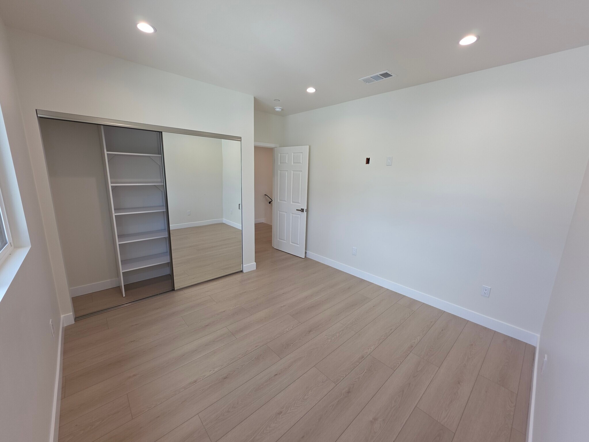 Building Photo - 15533 Tupper St