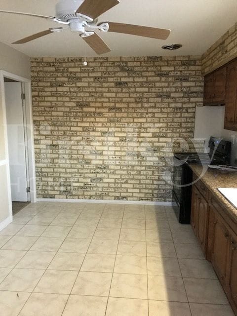 Building Photo - 701 E 162nd Pl