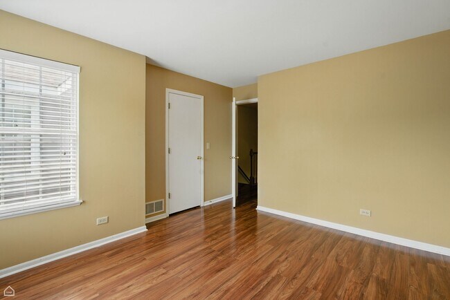 Building Photo - 2052 Waverly Ln