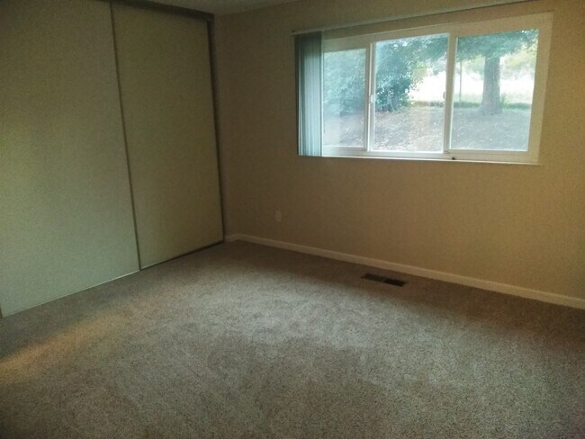 Building Photo - 2132 Austin Ct