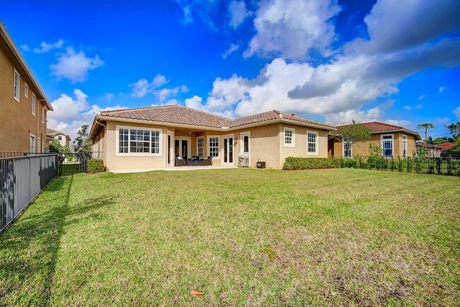 Building Photo - 8980 Lakeview Pl