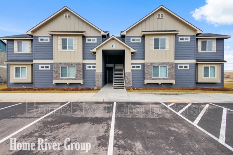 Building Photo - 1340 S Edgewater Cir