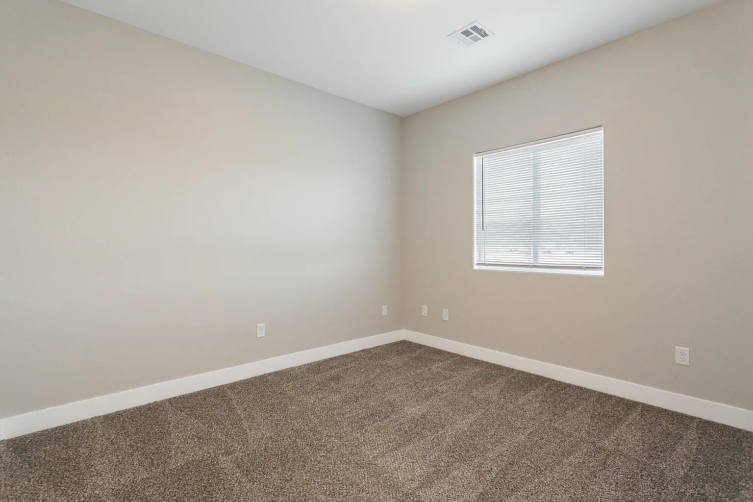 Building Photo - 1701 S Dandelion St