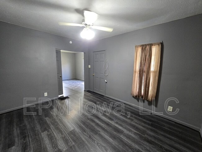 Building Photo - 709 Kern St