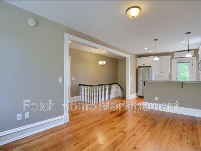 Building Photo - 28 E Vine St