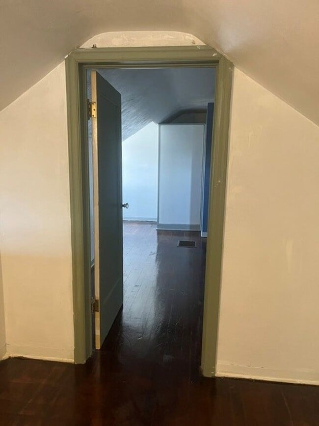 Building Photo - Spacious 3 bedroom home!