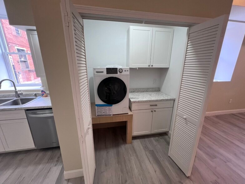 Building Photo - 1316 11th Ave