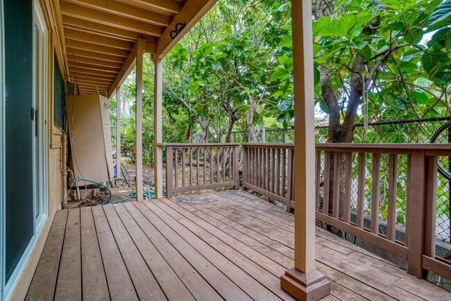 Building Photo - 1 bedroom 1 bath Makai side