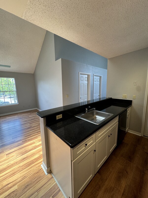 Building Photo - 6010 Westgate Dr