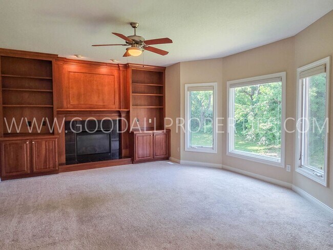 Building Photo - END OF SUMMER SPECIAL! $100 Off Rent for the First 6 Months | 4BR Urbandale Home with 3-Car Garage