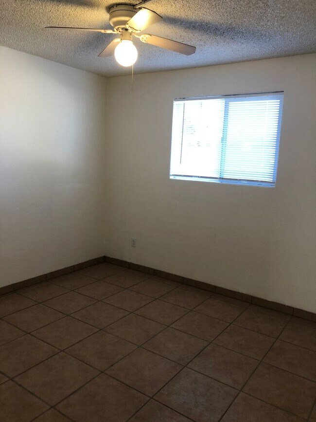 Building Photo - 2714 S La Cruz Ave