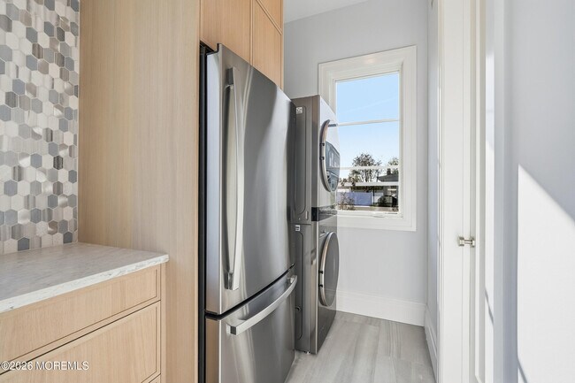 Building Photo - 84 Cooper Ave