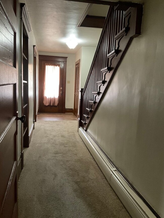 Building Photo - 112 W Main St