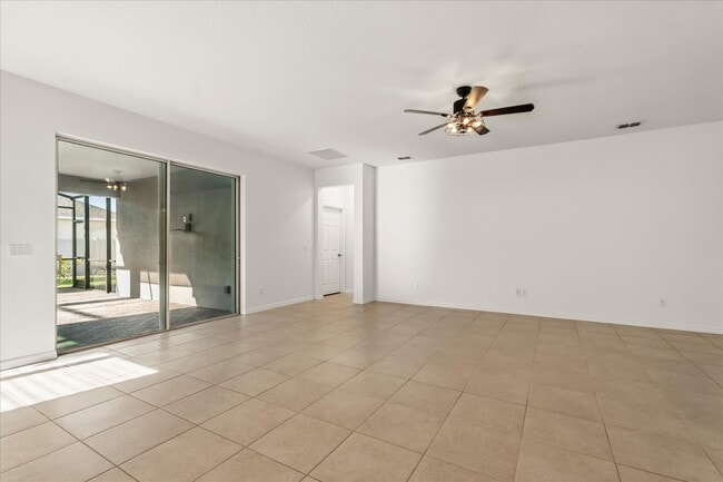 Building Photo - 3925 Green Sabal Dr