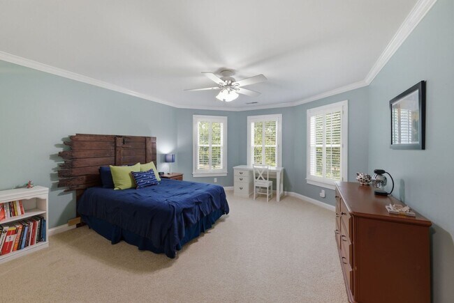 Building Photo - 1733 Carriage Ct