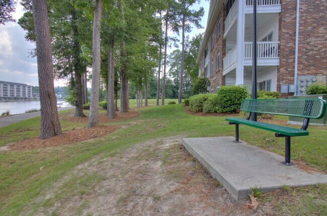 Building Photo - 682 Riverwalk Dr