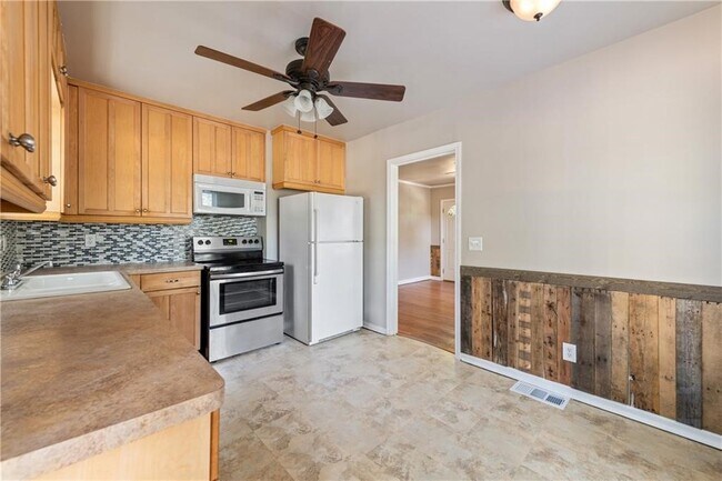 Building Photo - 2201 Cr 320