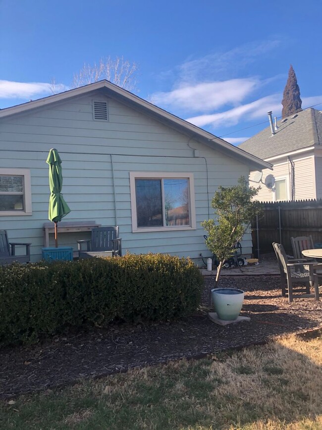 Building Photo - Located Oliver Eakle/AC !!! Cute 2/1/1 wit...