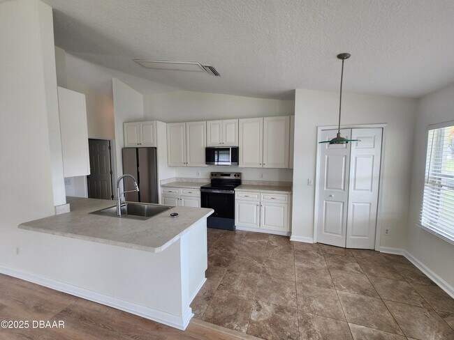 Building Photo - 6127 Jasmine Vine Dr