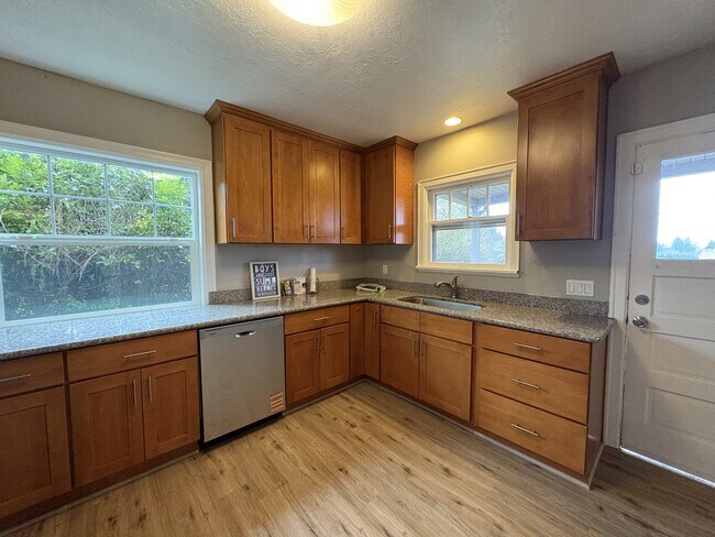 Building Photo - 16093 SW Roy Rogers Rd