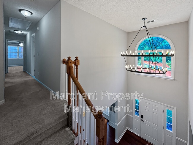 Building Photo - 6 Twickenham Dr