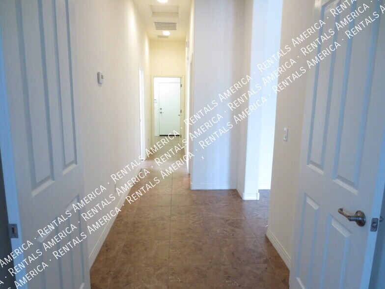 Building Photo - 1133 E Buckingham Ave