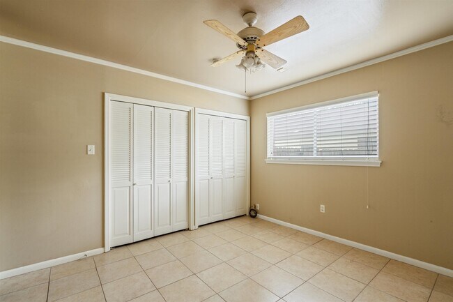 Building Photo - 214 W Strickland St