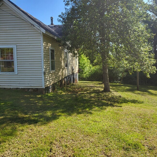 Building Photo - 825 Old Habersham Mill Rd